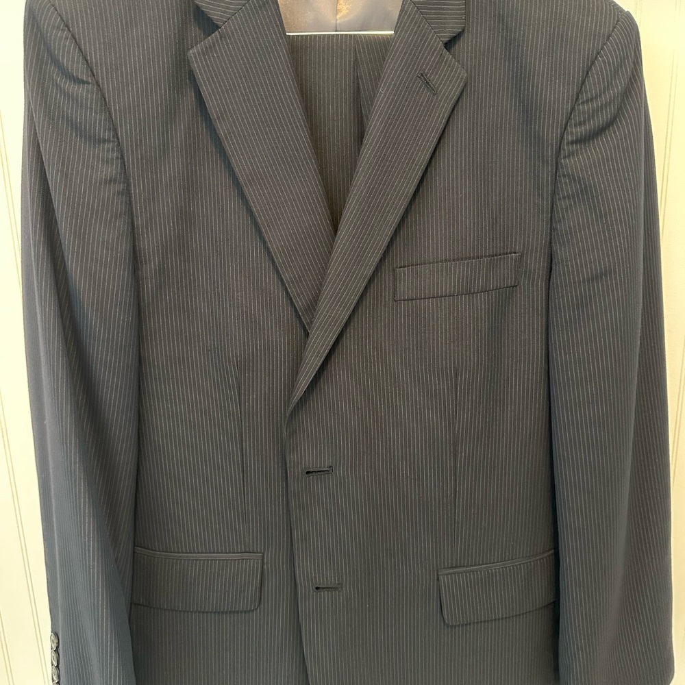 Men’s Hagger Classic fit suit